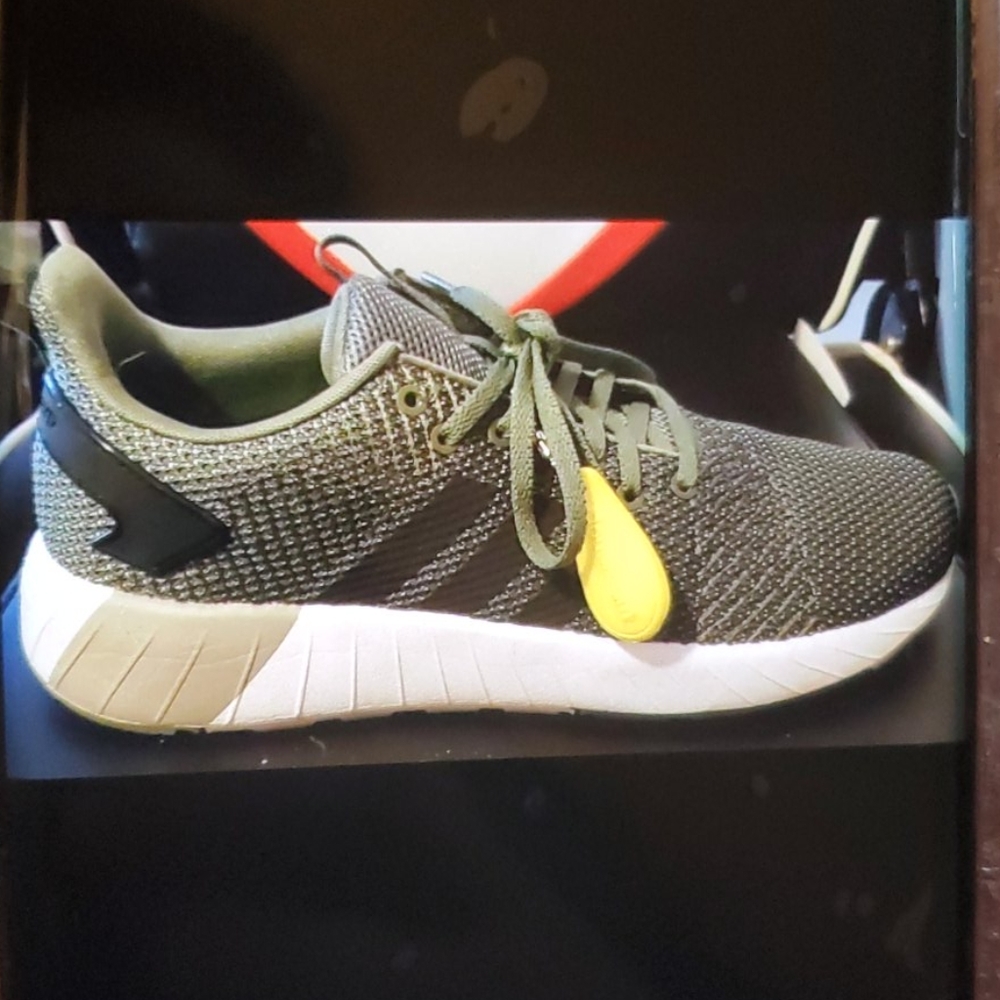 (LKE NEW) Adidas